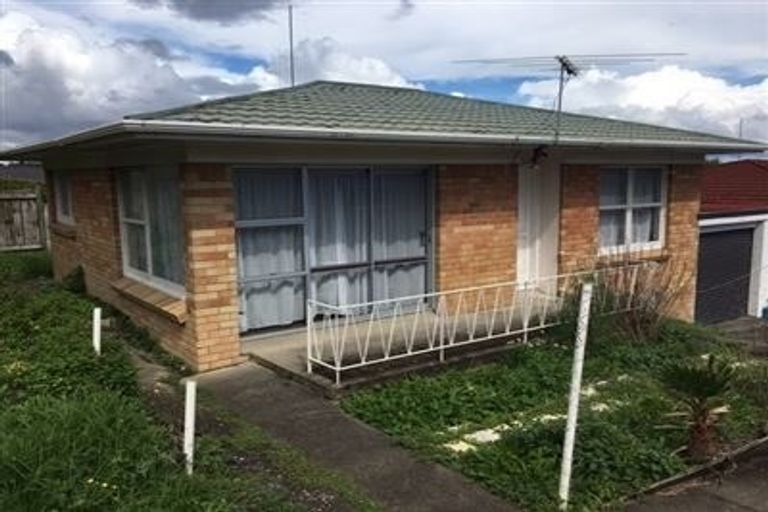 Photo of property in 1/9 Brunton Place, Glenfield, Auckland, 0629