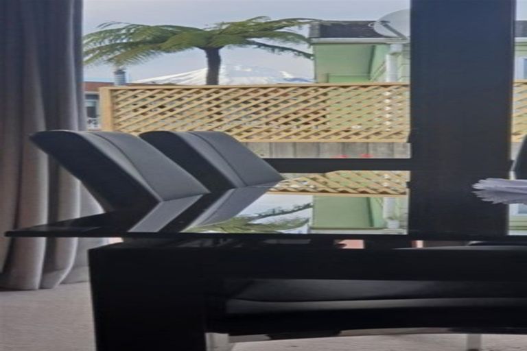 Photo of property in 15 Hickford Place, Okato, 4335