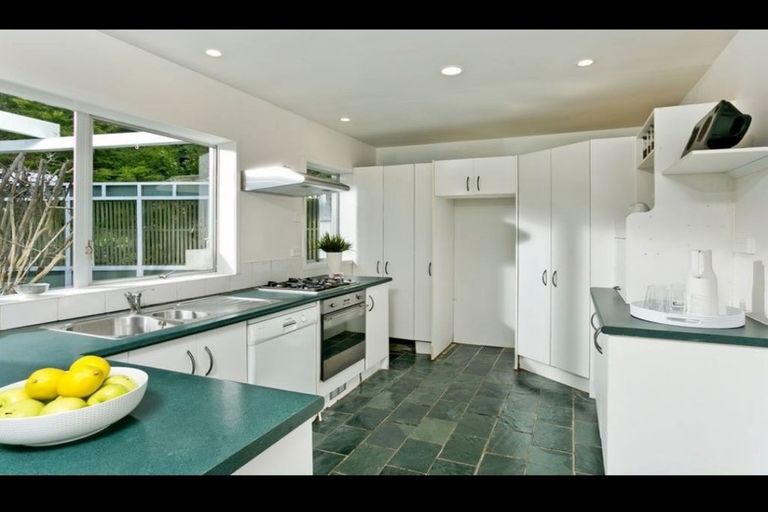 Photo of property in 13 Dunraven Place, Torbay, Auckland, 0630