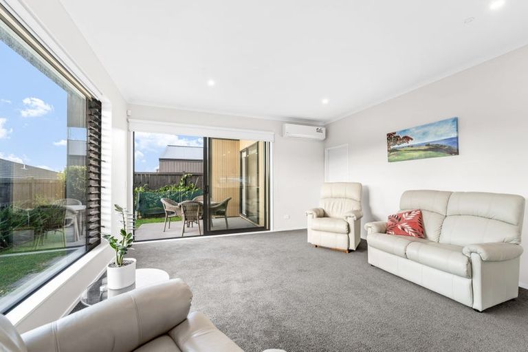 Photo of property in 12 Kuparu Lane, Red Beach, 0932