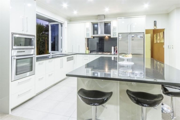 Photo of property in 11 Mistral Place, West Harbour, Auckland, 0618