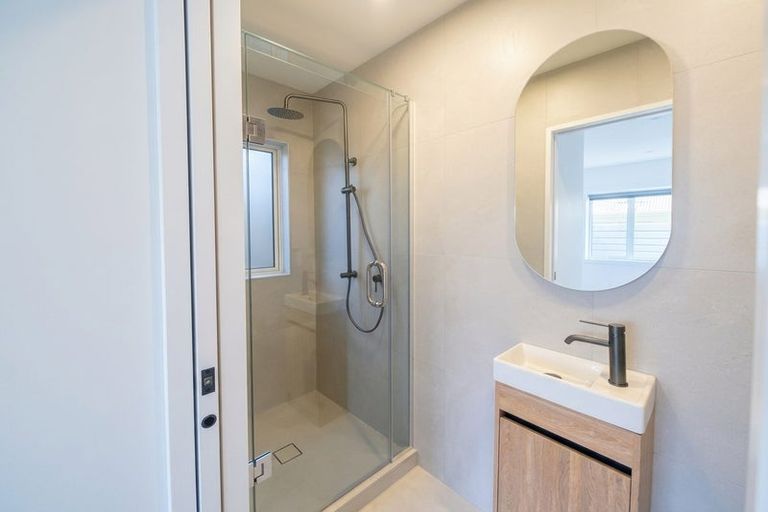 Photo of property in 23b Crosby Road, West Harbour, Auckland, 0618