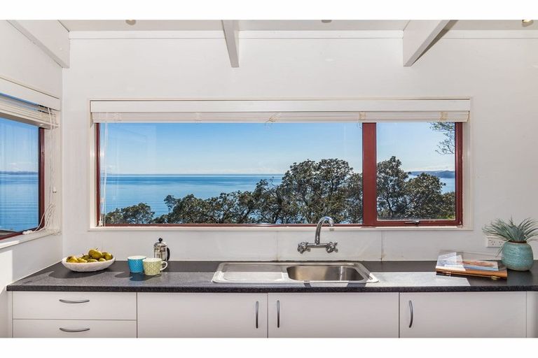 Photo of property in 106a Vipond Road, Stanmore Bay, Whangaparaoa, 0932