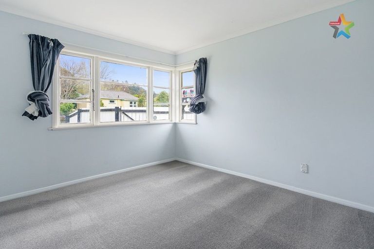 Photo of property in 2 Homedale Road, Wainuiomata, Lower Hutt, 5014