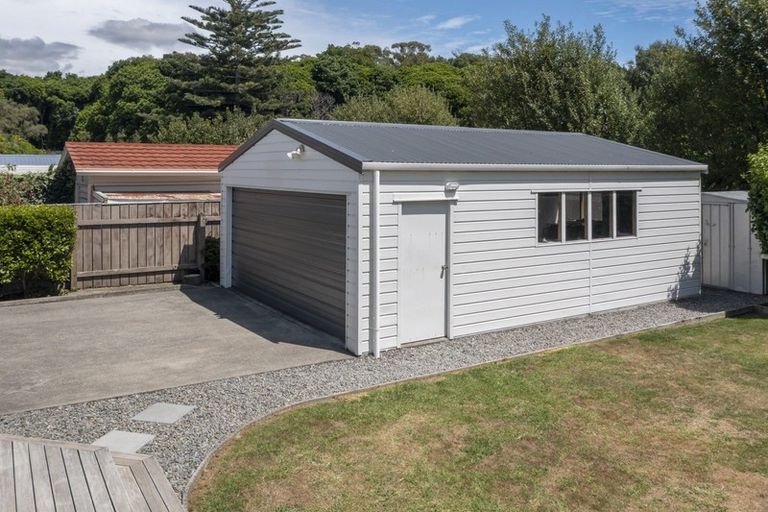 Photo of property in 14 Leybourne Avenue, Waikanae, 5036