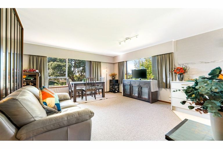 Photo of property in 27 Faith Bullock Place, New Lynn, Auckland, 0600