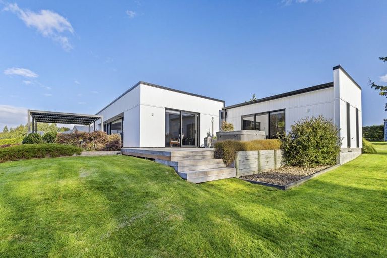 Photo of property in 111 Polson Hill Drive, Aokautere, Palmerston North, 4471