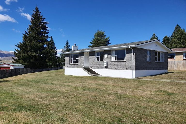 Photo of property in 32 Aorangi Crescent, Lake Tekapo, 7999