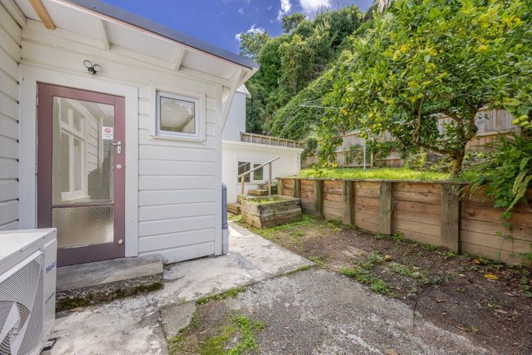 Photo of property in 27 Milton Road, Bluff Hill, Napier, 4110