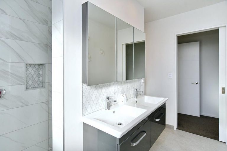 Photo of property in 8 Guyon Street, Marshland, Christchurch, 8083