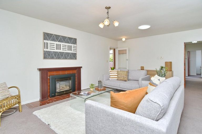 Photo of property in 25 Liverton Crescent, Bishopdale, Christchurch, 8053