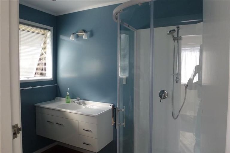 Photo of property in 1/6 Jayne Place, Torbay, Auckland, 0630