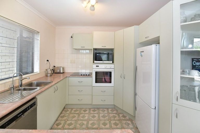 Photo of property in 12 Francis Skinner Place, Orewa, 0931