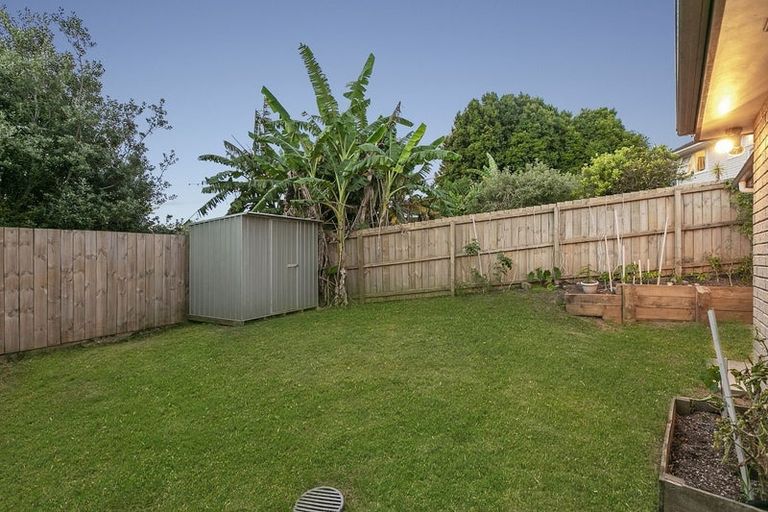Photo of property in 13 Thomas Rea Place, Te Atatu South, Auckland, 0610