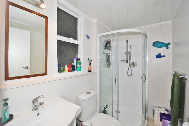 Photo of property in 8 Hillside Crescent, Leigh, 0985