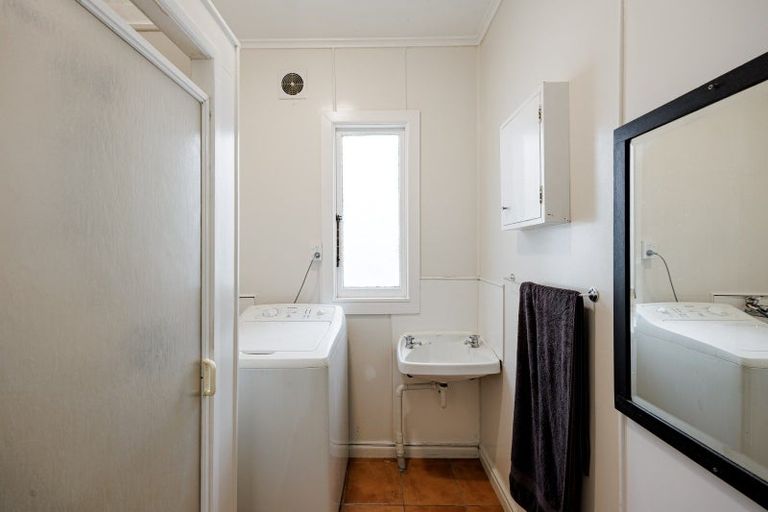 Photo of property in 38-40 Shakespeare Road, Bluff Hill, Napier, 4110