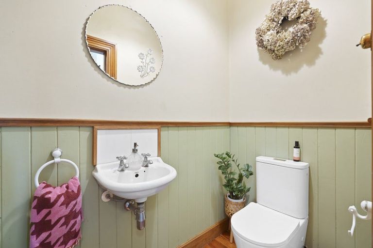 Photo of property in 62 Gilbert Street, New Plymouth, 4310