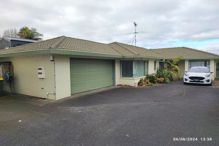 Photo of property in 2/28 Carnoustie Drive, Wattle Downs, Auckland, 2103