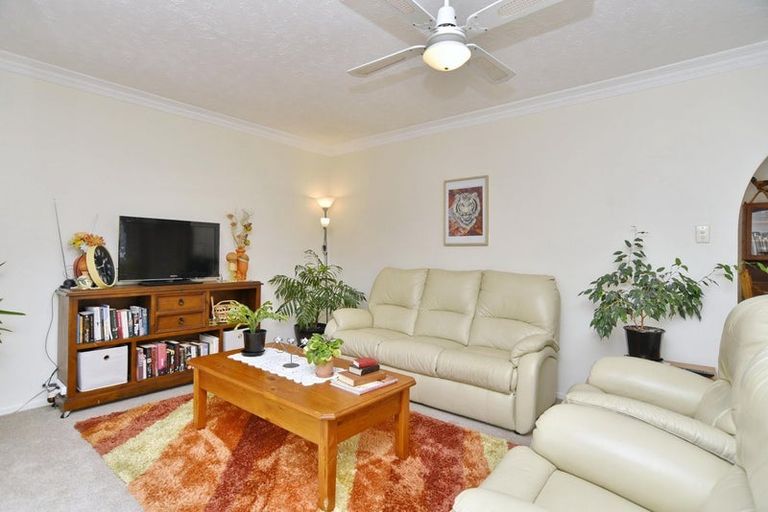 Photo of property in 1/2 James Condon Place, Redwood, Christchurch, 8051