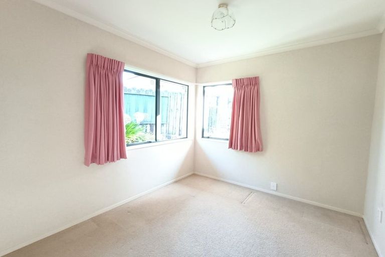 Photo of property in 70 Bob Charles Drive, Golflands, Auckland, 2013