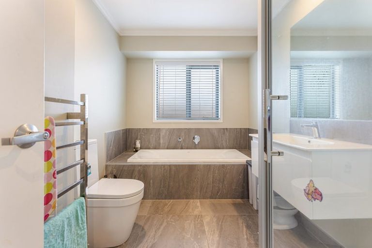 Photo of property in 1 Reserva Crescent, Kumeu, 0810