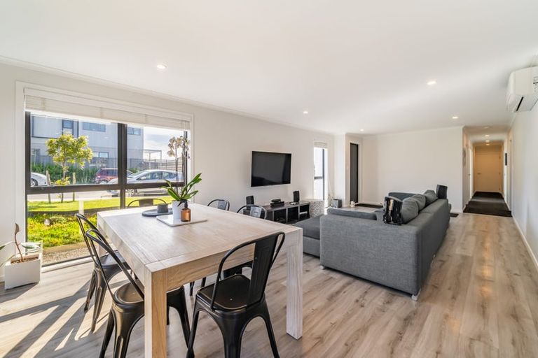 Photo of property in 1 Taraiti Crescent, Kenepuru, Porirua, 5022