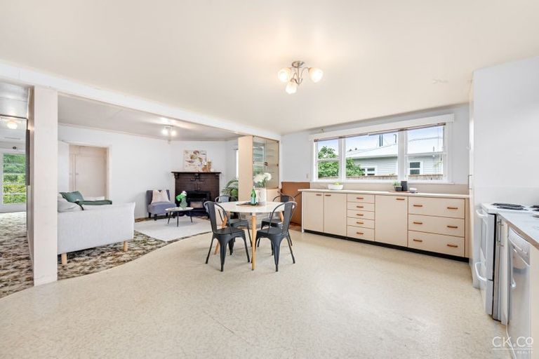 Photo of property in 11 Black Beech Street, Birchville, Upper Hutt, 5018