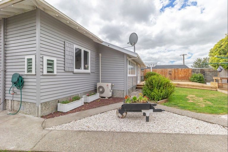 Photo of property in 556a Queen Street East, Levin, 5510