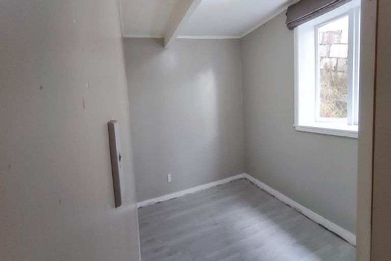 Photo of property in 4 Mills Road, Brooklyn, Wellington, 6021