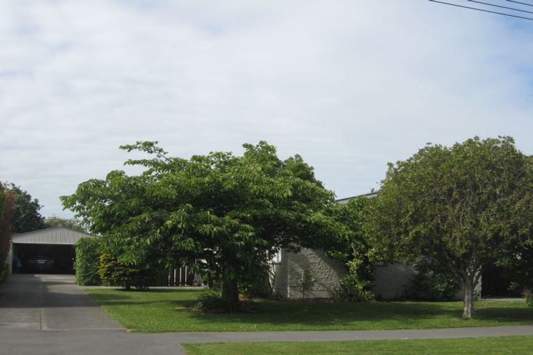 Photo of property in 28 Wychwood Crescent, Bishopdale, Christchurch, 8053