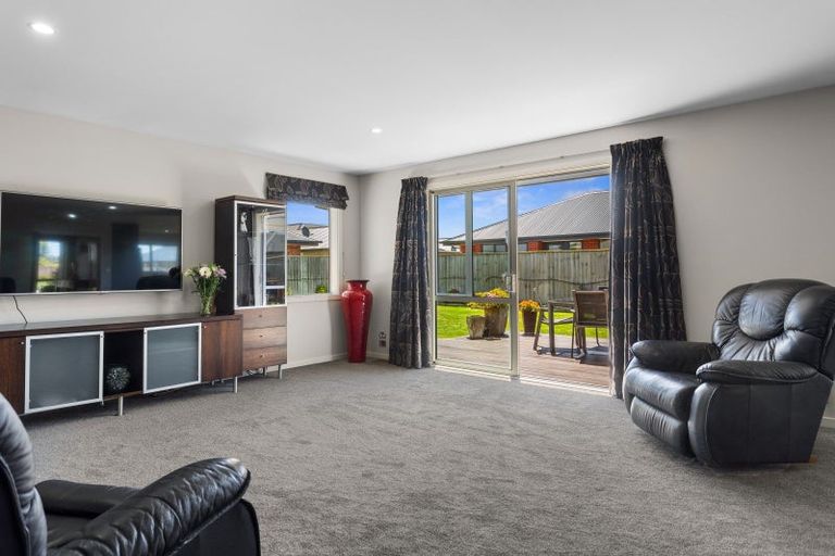 Photo of property in 1 Sequoia Way, Rangiora, 7400