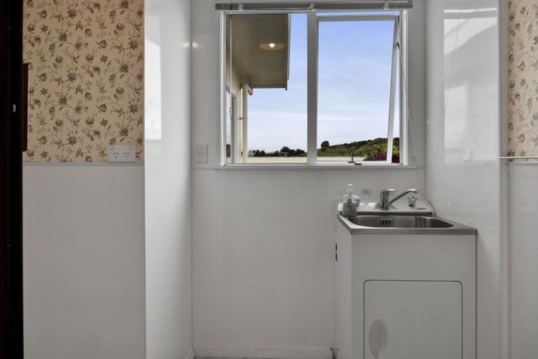 Photo of property in 81 Omata Road, Marfell, New Plymouth, 4310