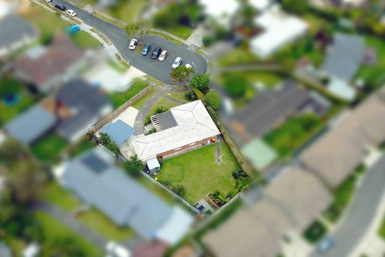Photo of property in 13 Quibray Place, Botany Downs, Auckland, 2010