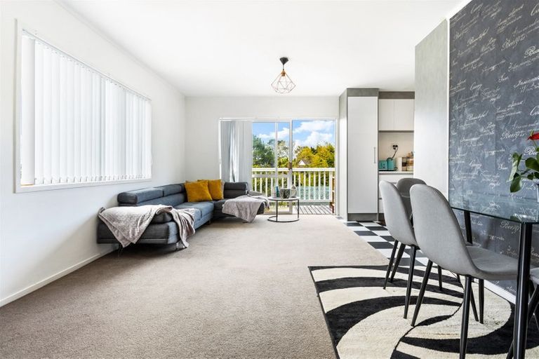 Photo of property in 1/323 Triangle Road, Massey, Auckland, 0614