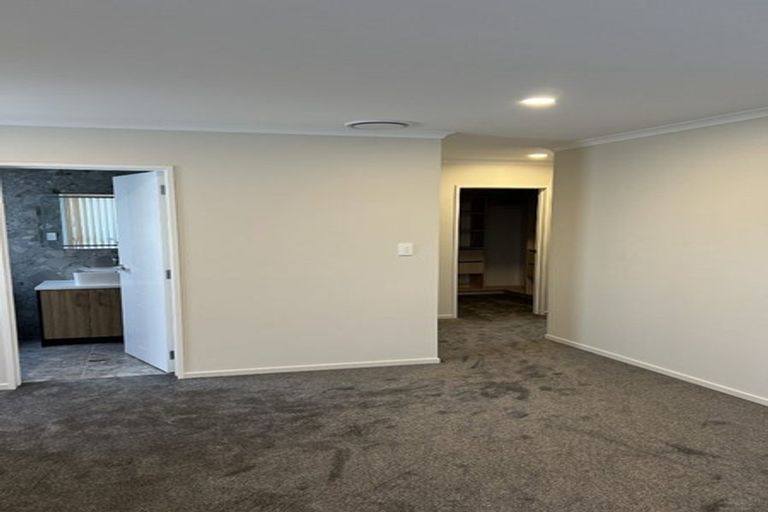 Photo of property in 28 Ballyalton Crescent, Flat Bush, 2019