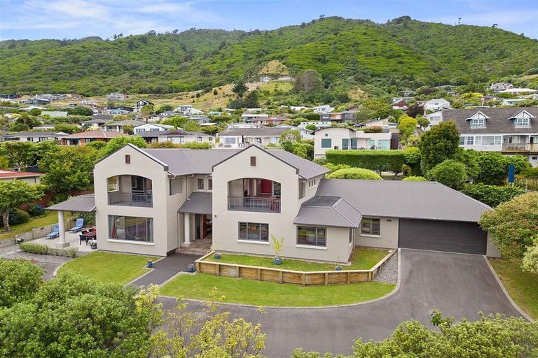 Photo of property in 37 Huia Street, Waikanae, 5036
