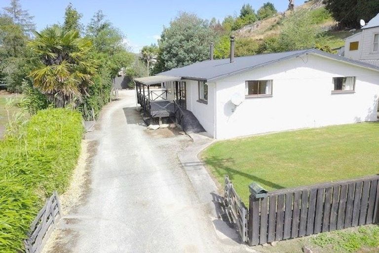 Photo of property in 10 Iona Street, Lawrence, 9532