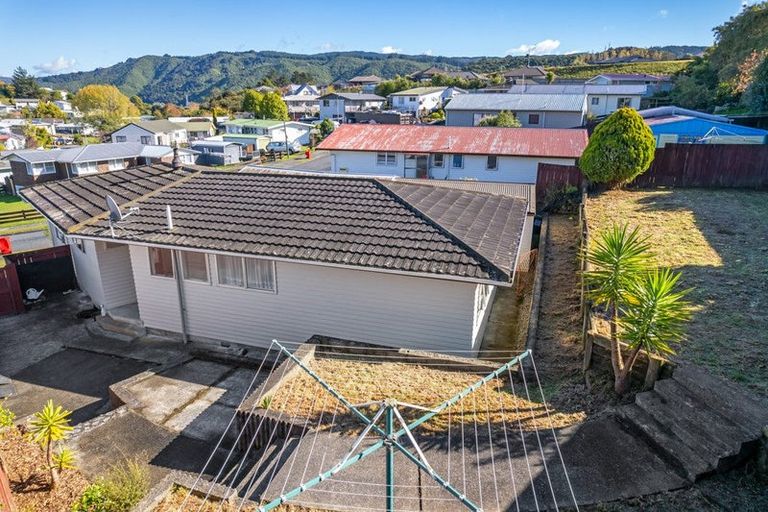 Photo of property in 20 Blueberry Grove, Timberlea, Upper Hutt, 5018