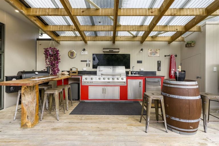 Photo of property in 16 Renlee Place, Shelly Park, Auckland, 2014