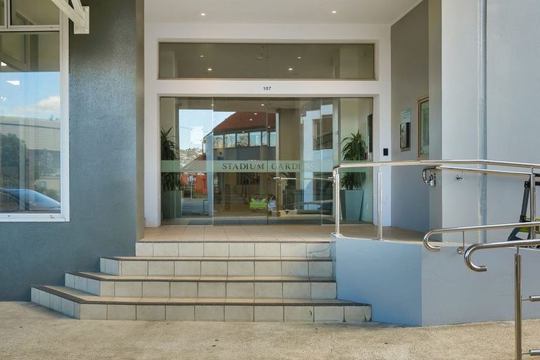 Photo of property in Stadium Garden Flats, 402/107 Thorndon Quay, Pipitea, Wellington, 6011