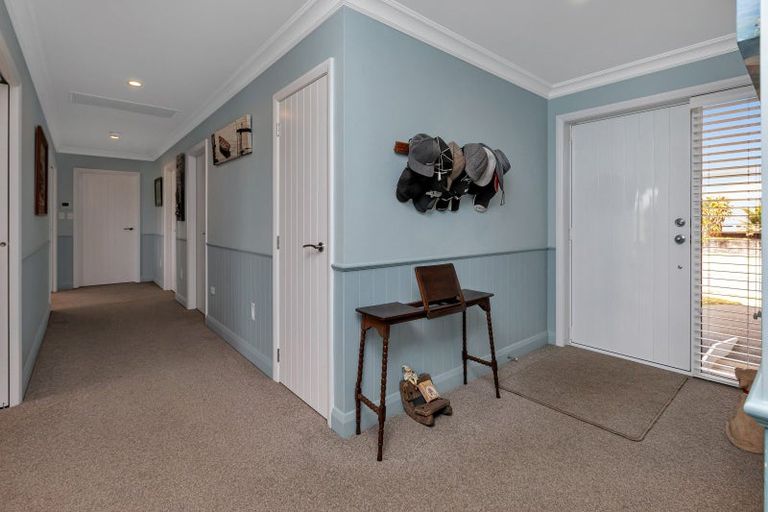 Photo of property in 2 Cayman Court, One Tree Point, 0118