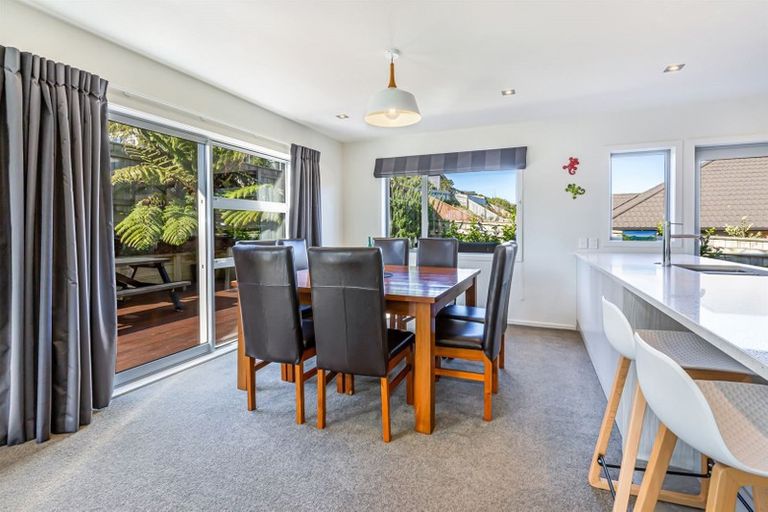 Photo of property in 5 Kaimai Place, Aotea, Porirua, 5024