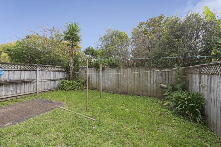 Photo of property in 6/36 West Coast Road, Glen Eden, Auckland, 0602