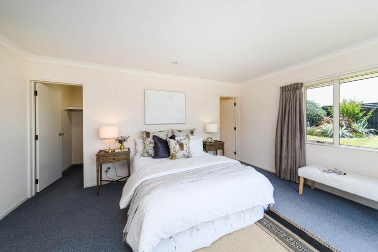 Photo of property in 17 Brookside Close, Highbury, Palmerston North, 4412