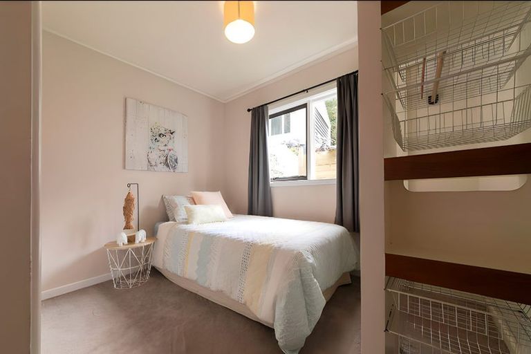 Photo of property in 65 Takahe Road, Titirangi, Auckland, 0604