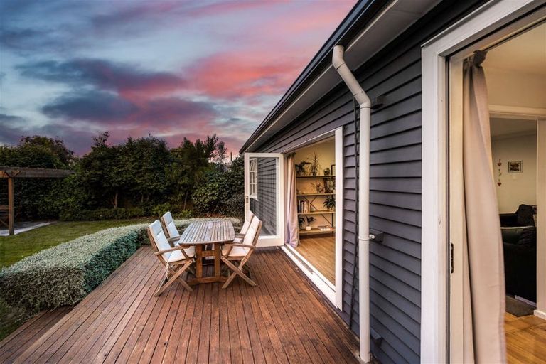 Photo of property in 44 Pitcairn Crescent, Bryndwr, Christchurch, 8053