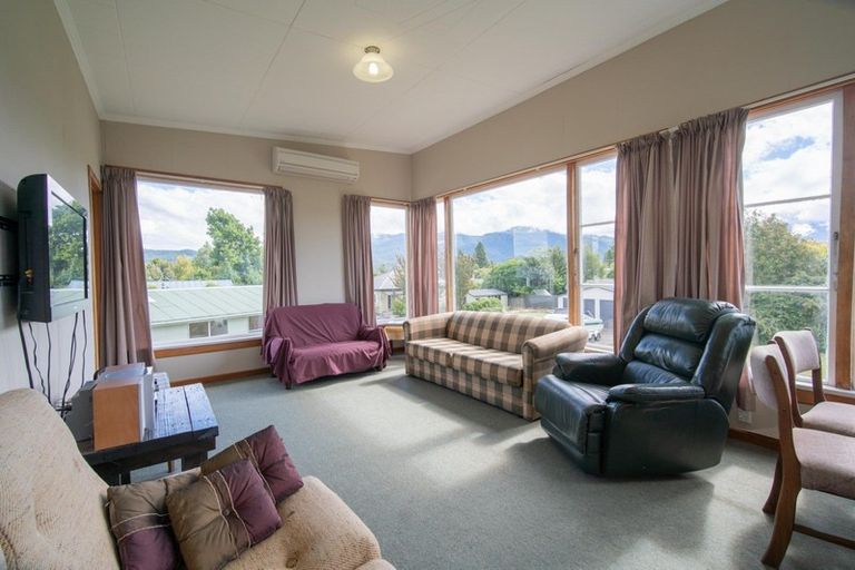 Photo of property in 33 Mckerrow Street, Te Anau, 9600