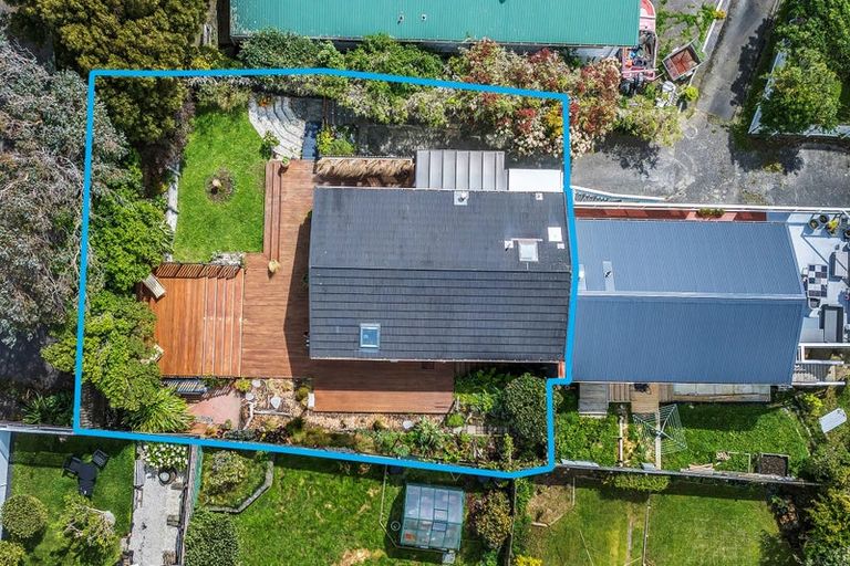 Photo of property in 2/11 Mervyn Place, Plimmerton, Porirua, 5026