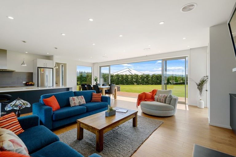 Photo of property in 30 Whitcombe Place, Darfield, 7571