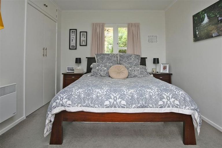 Photo of property in 11 Versailles Street, Karori, Wellington, 6012